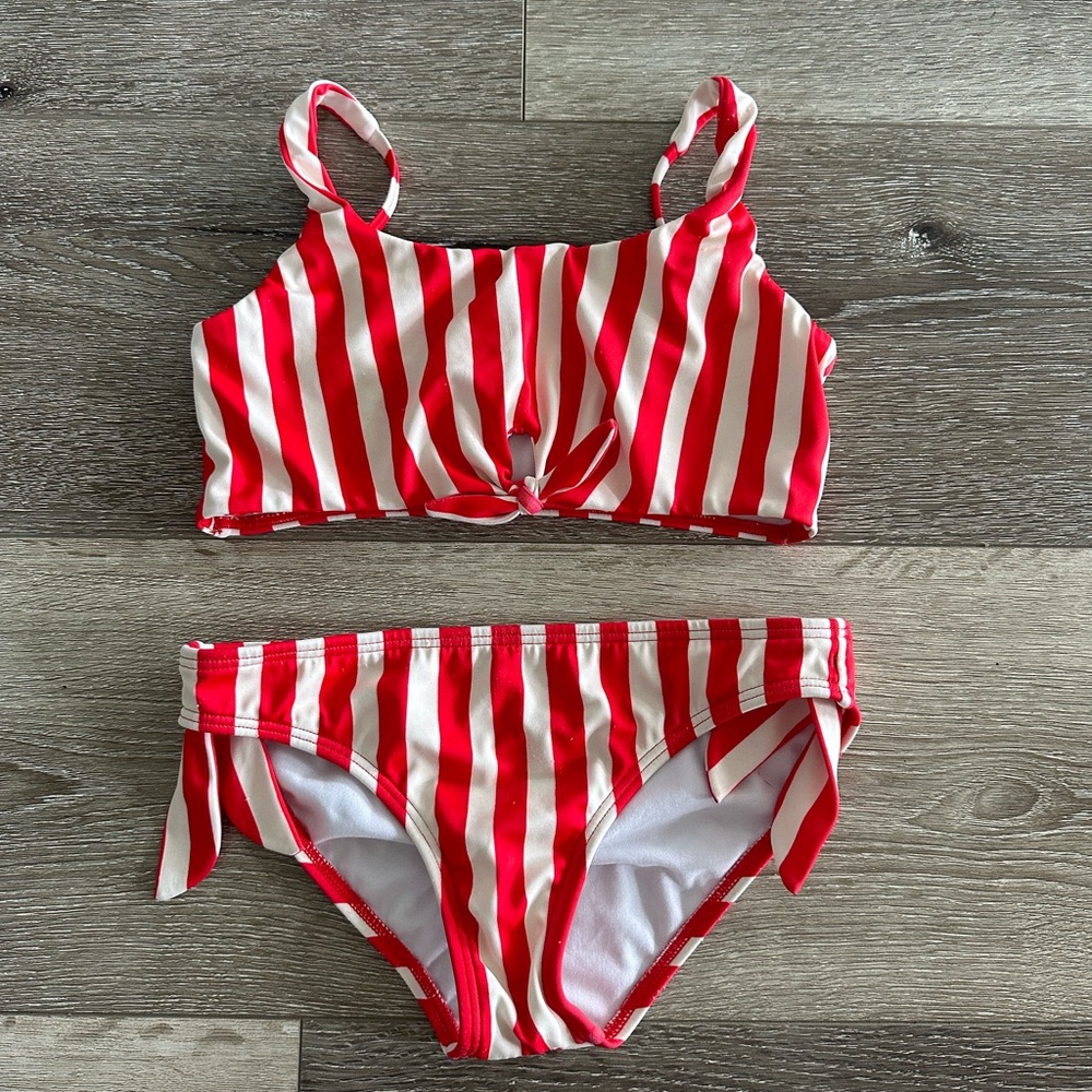 Most adorable two piece w ties
